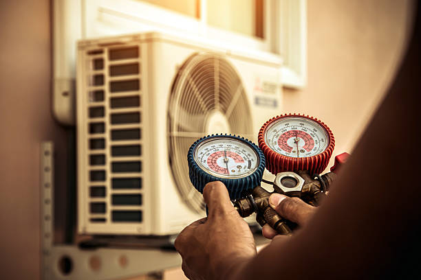Professional Ductwork Repair technician working in Cambridge, IL
